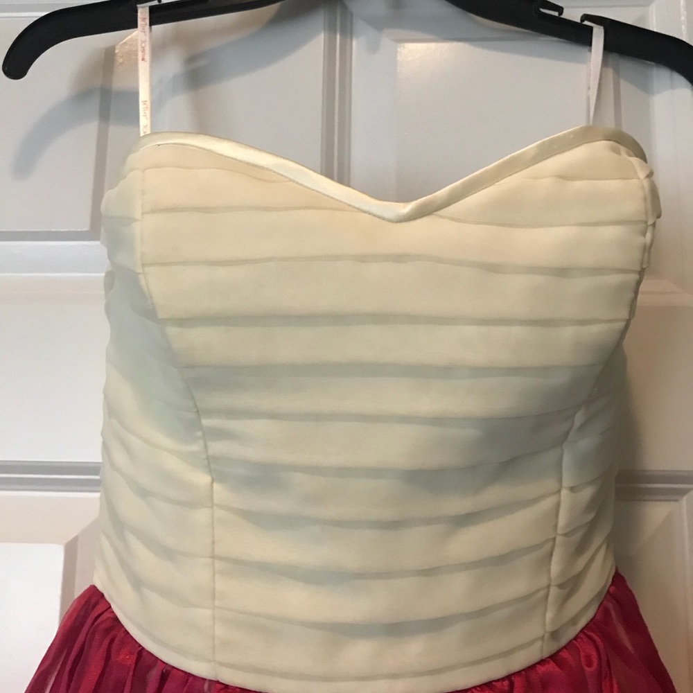 Short formal dress by Betsy Johnson - Picture 2 of 6